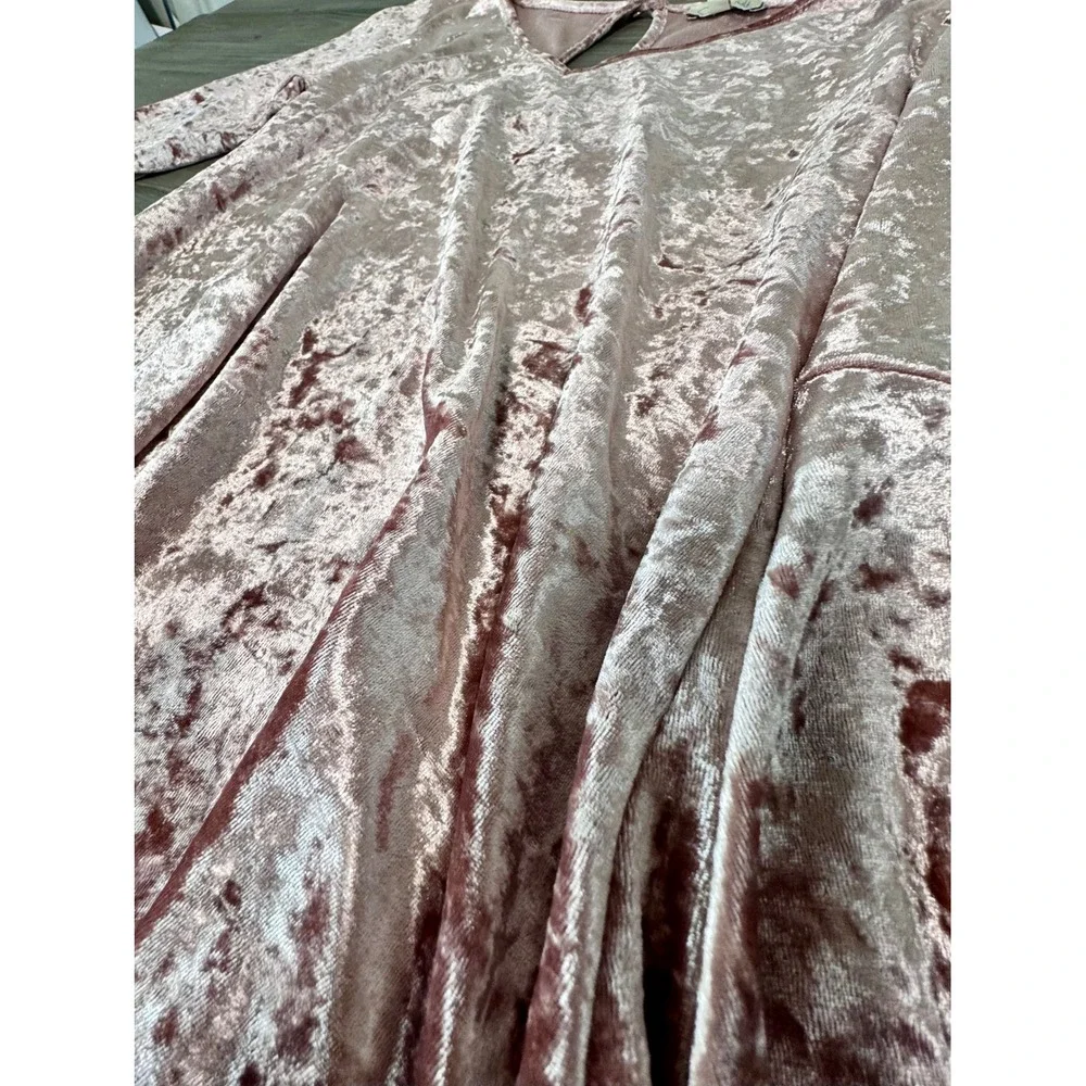 Chenault Pink Crushed Velvet Bell Sleeve Top V-Neck Keyhole‎ Top Size PM - Picture 6 of 10